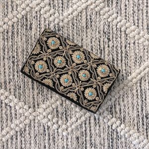 Beaded clutch